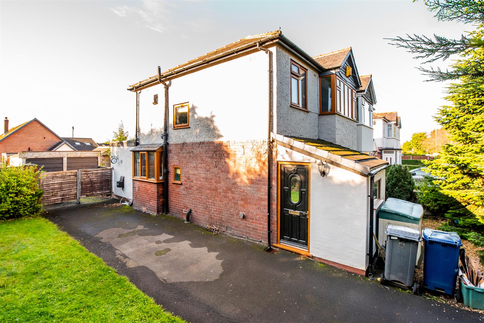3 bed property in Brownedge Road, Preston